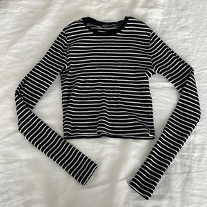 Brandy Melville Cropped Long Sleeve Top